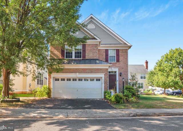 Property at 6721 Sycamore Park Dr, Haymarket, VA 20169, 4 beds, 3.5 baths