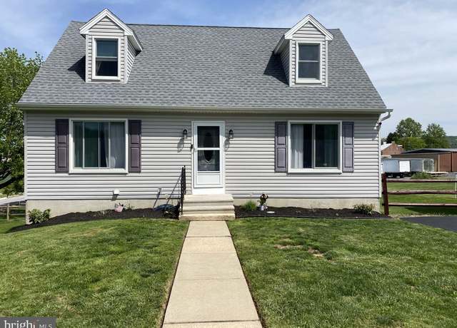 Property at 107 N 4th St, Womelsdorf, PA 19567, 4 beds, 2 baths