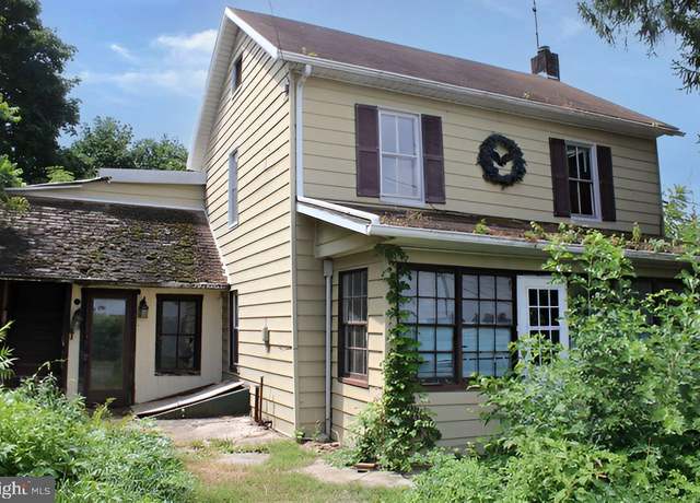 Property at 3886 Falling Spring Rd, Chambersburg, PA 17202, 5 beds, 2 baths