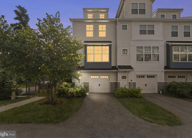 Property at 222 Tessa Ln, Conshohocken, PA 19428, 3 beds, 3.5 baths
