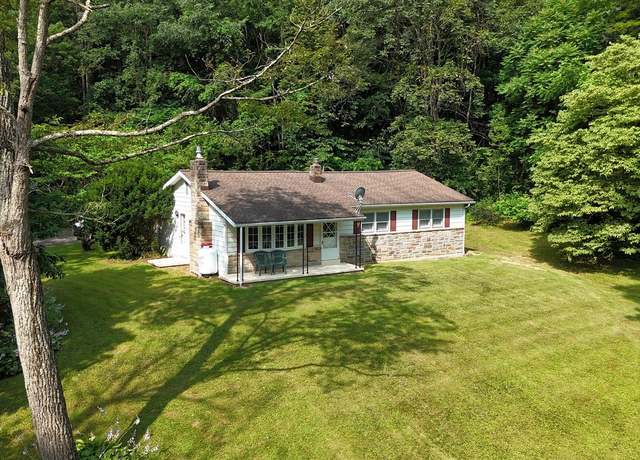 Property at 25 Leanin Oak Dr, Reedsville, PA 17084, 3 beds, 1.5 baths