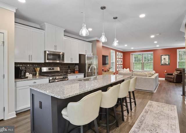 Property at 19717 Green Village Dr, Montgomery Village, MD 20886, 3 beds, 2.5 baths