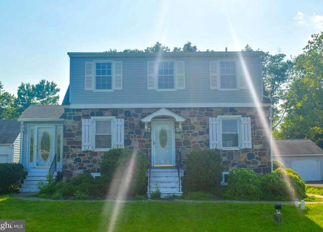 Property at 940 S West End Blvd, Quakertown, PA 18951, 2 beds, 2.5 baths