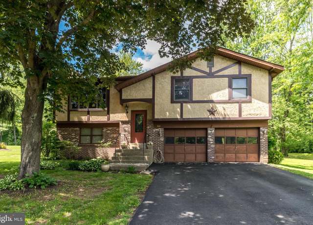 Property at 146 Woodland Dr, Doylestown, PA 18901, 3 beds, 1.5 baths