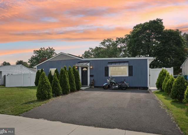 Property at 40 Openwood Ln, Levittown, PA 19055, 4 beds, 2 baths