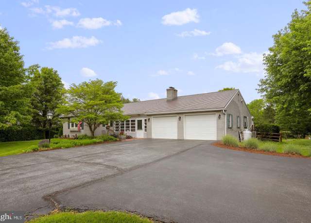 Property at 12511 Williamsport Pike, Greencastle, PA 17225, 4 beds, 3 baths