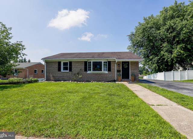 Property at 54 Reservoir Ave, Waynesboro, PA 17268, 4 beds, 1 bath