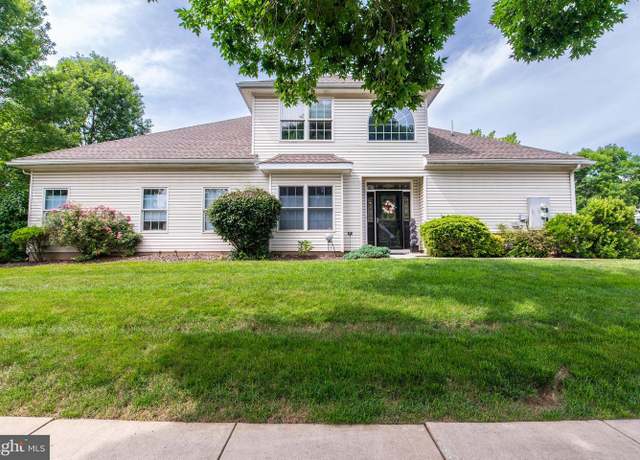 Property at 18 Kent Ln, Easton, PA 18045, 3 beds, 3 baths