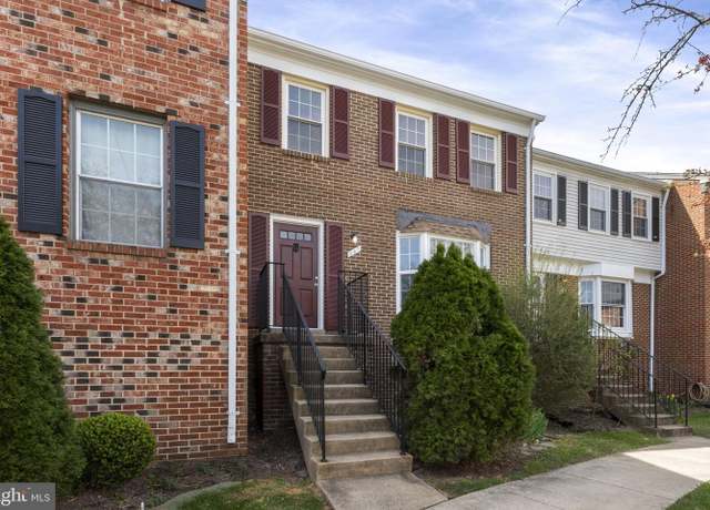 Property at 941 Sherwood Ct, Sterling, VA 20164, 4 beds, 2.5 baths