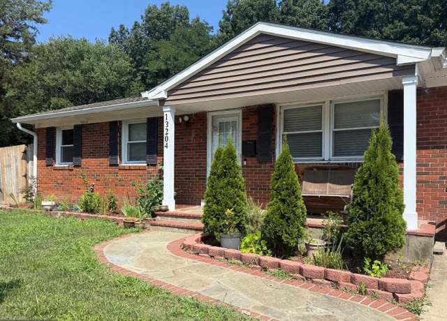 Property at 13204 Hillendale Dr, Woodbridge, VA 22193, 4 beds, 3 baths