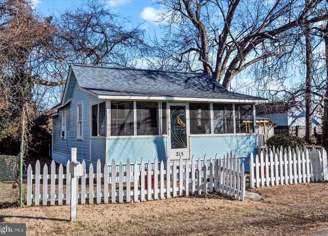 Property at 215 Jefferson St, Colonial Beach, VA 22443, 2 beds, 1 bath