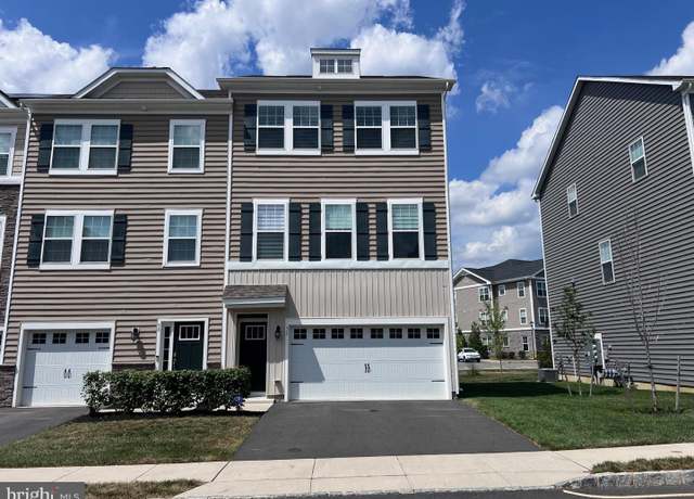 Property at 52 Rome Way, Mount Laurel, NJ 08054, 3 beds, 2.5 baths