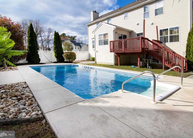 Property at 2 Gosling Ct, Sicklerville, NJ 08081, 4 beds, 3.5 baths