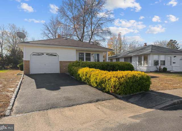 Property at 321 Curacao St, Toms River, NJ 08757, 2 beds, 1.5 baths