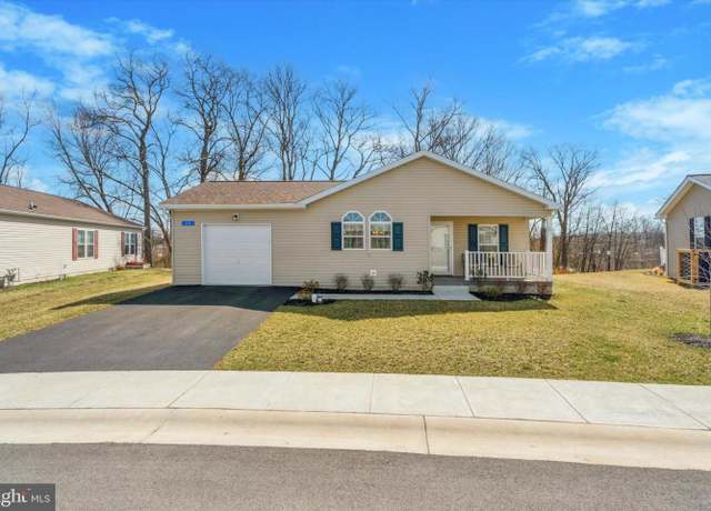 Property at 20 Daphne Ct, Douglassville, PA 19518, 2 beds, 2 baths
