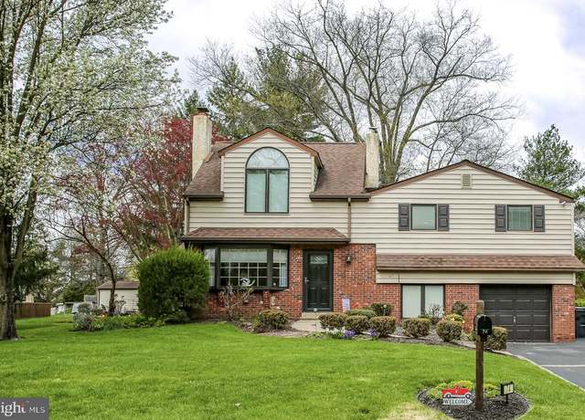 Property at 74 Lakeview Dr, Holland, PA 18966, 4 beds, 3 baths