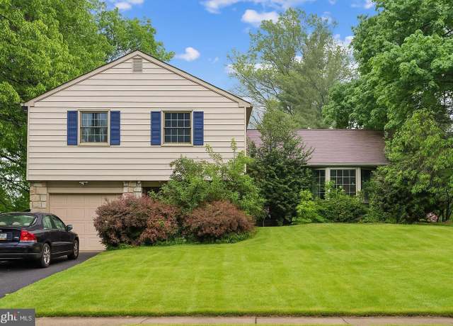 Property at 158 Merry Dell Dr, Southampton, PA 18966, 4 beds, 2.5 baths