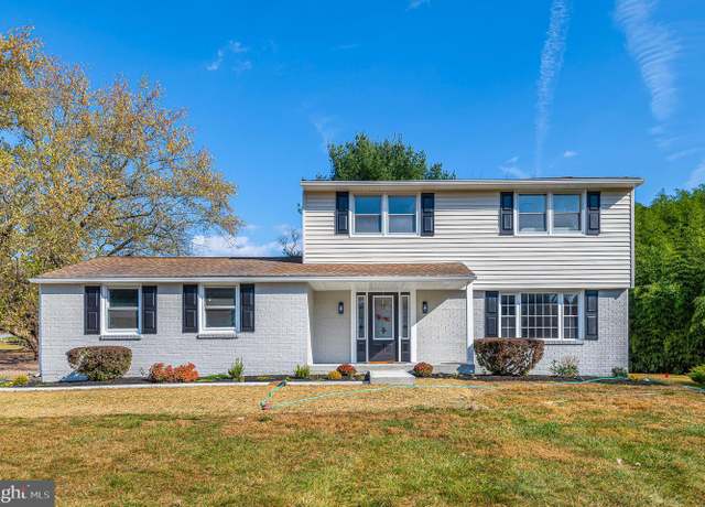 Property at 8 Denton Dr, Glenmoore, PA 19343, 4 beds, 1.5 baths