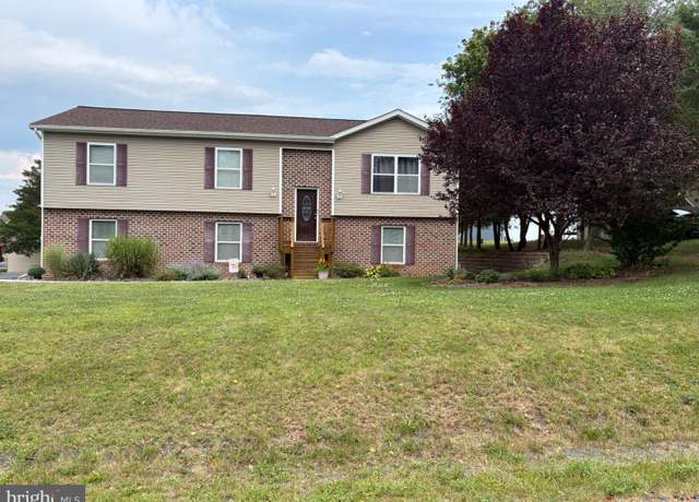 Property at 3610 Hickory Ct, Chambersburg, PA 17202, 4 beds, 3 baths