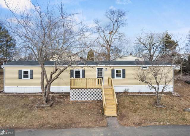 Property at 806 Holly Dr, Green Lane, PA 18054, 2 beds, 2 baths