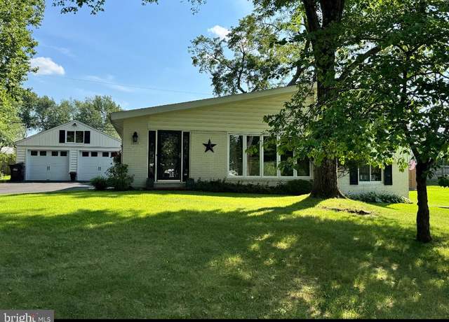 Property at 1526 Pulaski Dr, Blue Bell, PA 19422, 4 beds, 2 baths
