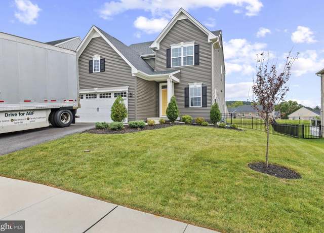 Property at 225 Chadsworth Way, York, PA 17402, 4 beds, 2.5 baths