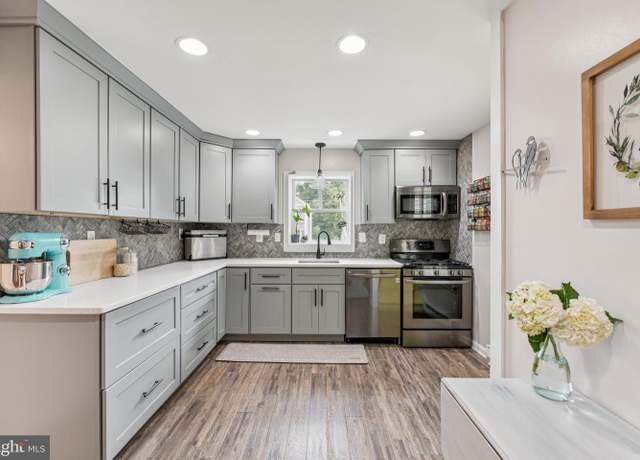 Property at 7004 Lee Park Ct, Falls Church, VA 22042, 3 beds, 2 baths