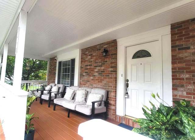 Property at 105 Deerwood Ct, Sterling, VA 20164, 5 beds, 3.5 baths