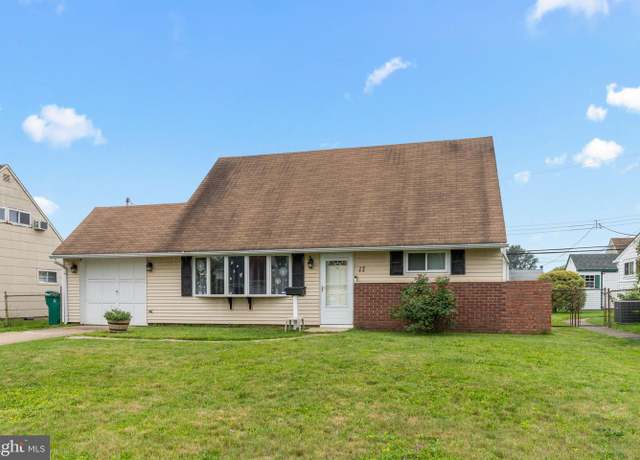 Property at 17 Middle Rd, Levittown, PA 19056, 4 beds, 2 baths