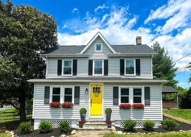 Property at 411 E A St, Purcellville, VA 20132, 3 beds, 2.5 baths