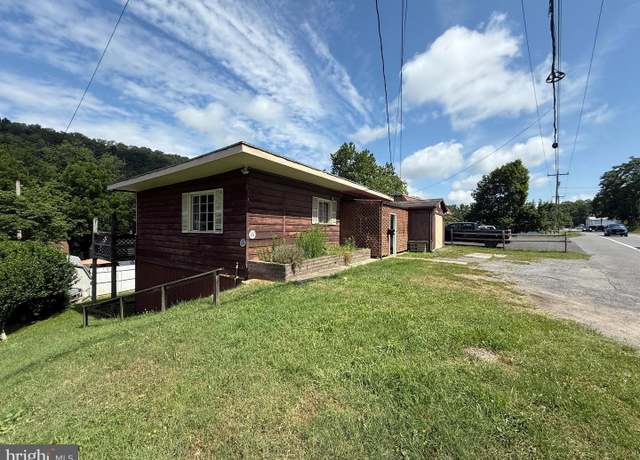 Property at 892 S Washington St, Berkeley Springs, WV 25411, 2 beds, 1 bath