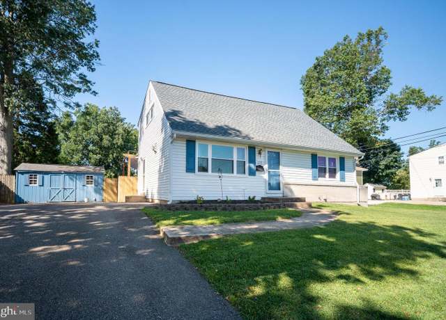 Property at 139 Kenmark Rd, Newark, DE 19713, 4 beds, 2 baths