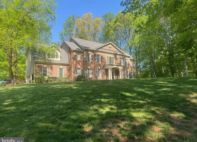 Property at 300 Gatsby Pl, Edgewater, MD 21037, 5 beds, 5.5 baths