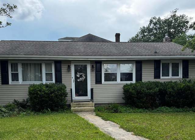 Property at 889 Broad St, Chambersburg, PA 17201, 2 beds, 1 bath