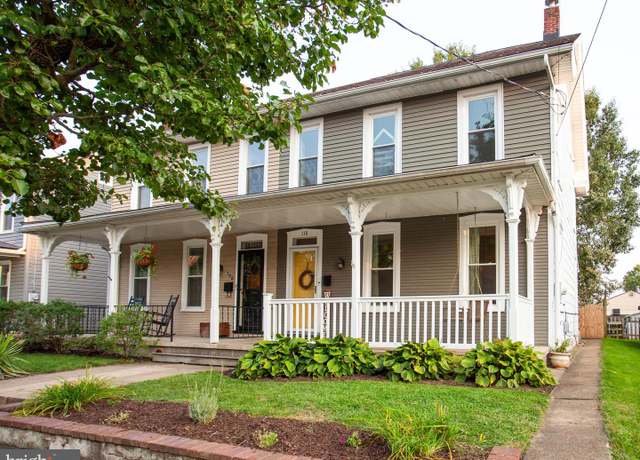 Property at 118 E Donegal St, Mount Joy, PA 17552, 3 beds, 1.5 baths