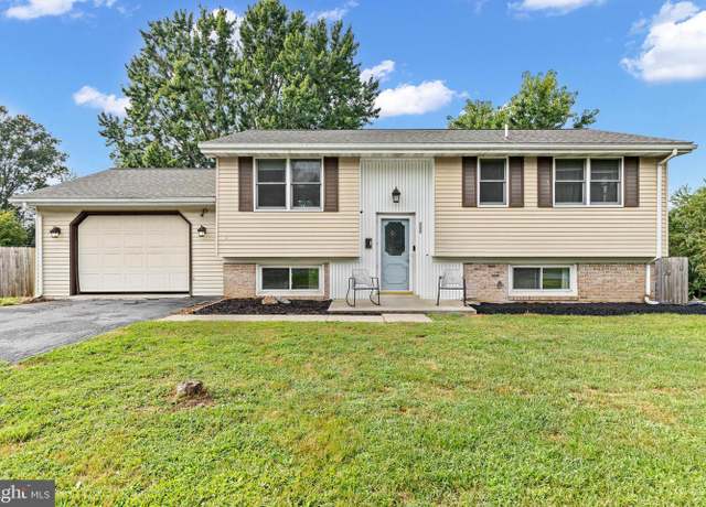 Property at 111 Oxford Dr, Lititz, PA 17543, 3 beds, 2 baths