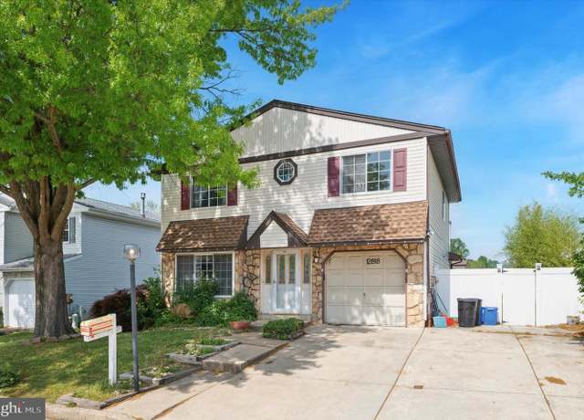 Property at 12818 Galdi Ln, Philadelphia, PA 19154, 4 beds, 2.5 baths