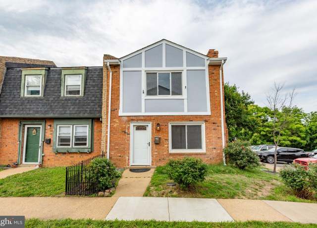 Property at 231 Ivanhoe Ct, Fredericksburg, VA 22401, 2 beds, 1.5 baths