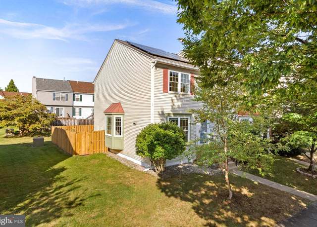 Property at 908 Smartts Ln NE, Leesburg, VA 20176, 3 beds, 3 baths