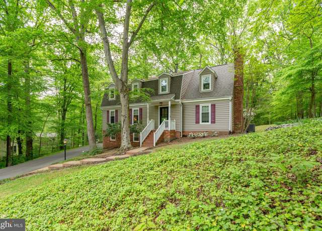 Property at 4 Buxley Ct, Fredericksburg, VA 22407, 4 beds, 3 baths