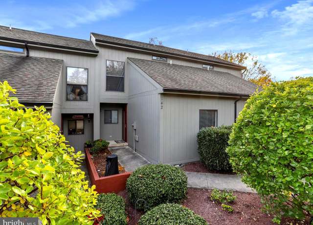 Property at 142 Fishhook Ln, Hedgesville, WV 25427, 3 beds, 3 baths