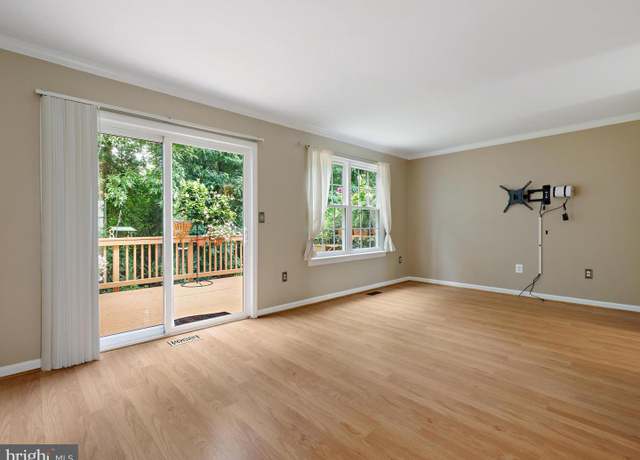 Property at 3328 Pescara Ct, Pasadena, MD 21122, 3 beds, 1.5 baths
