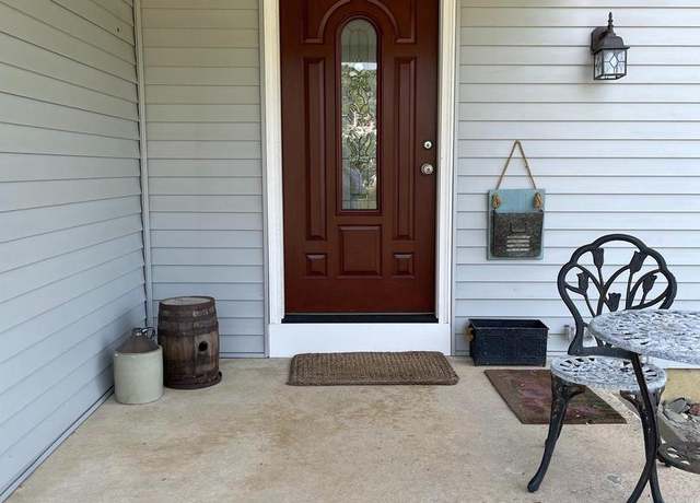 Property at 27 Cedar Creek Dr, Clementon, NJ 08021, 4 beds, 2.5 baths