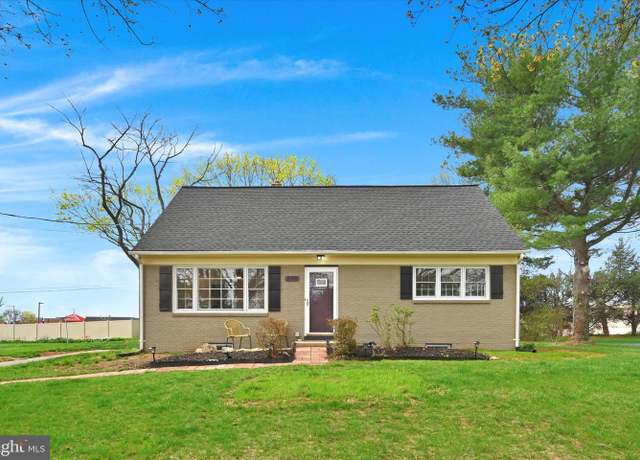 Property at 608 Enfield Dr, Lancaster, PA 17601, 4 beds, 2 baths
