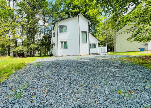 Property at 8540 Hillcrest Dr, Tobyhanna, PA 18466, 3 beds, 2 baths