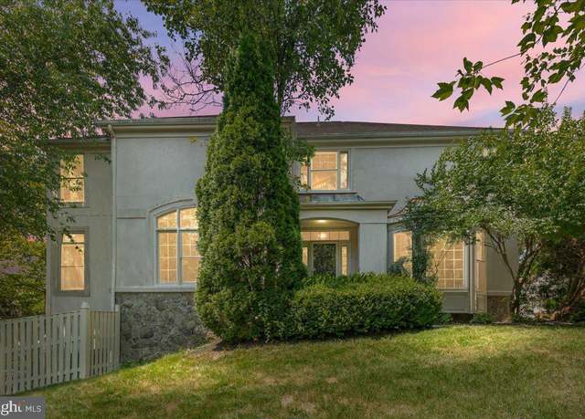 Property at 2906 Strathaven Pl, Vienna, VA 22181, 5 beds, 4.5 baths