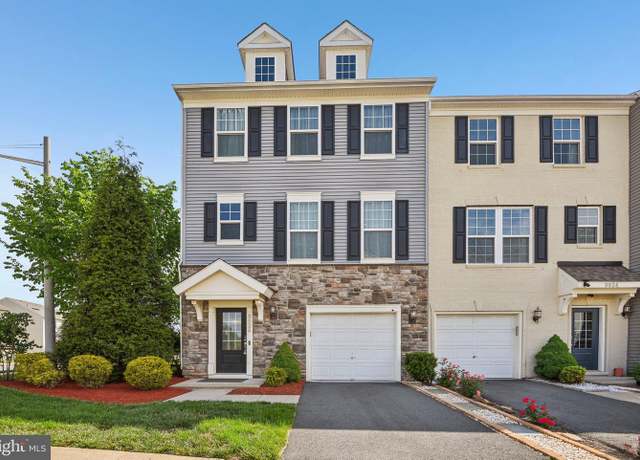 Property at 9926 Whitemoss Dr, Manassas, VA 20109, 4 beds, 3.5 baths