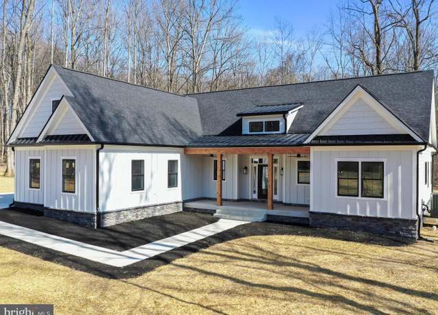 Property at 98 Sharpsburg Ct, Hedgesville, WV 25427, 4 beds, 3.5 baths