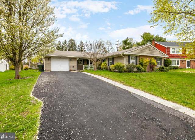 Property at 44 Edgemont Ln, Willingboro, NJ 08046, 4 beds, 2 baths