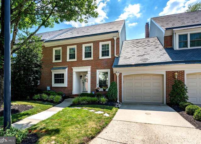 Property at 42 Foxwood Dr, Moorestown, NJ 08057, 2 beds, 3.5 baths